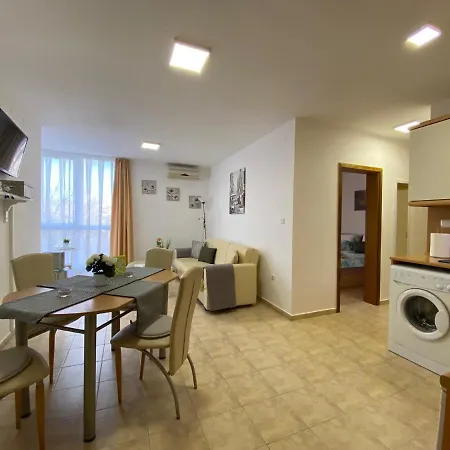 Anita A 25 Pool View Sunny *