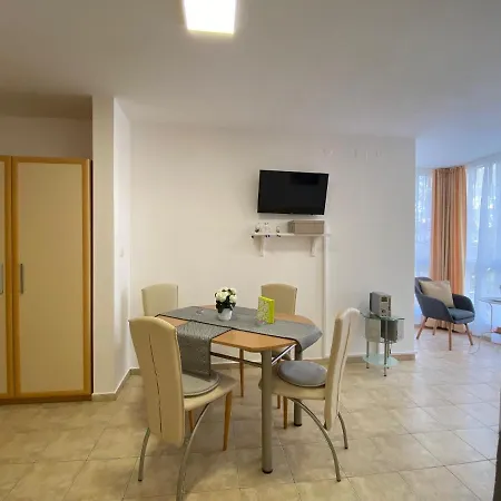 Anita A 25 Pool View Sunny *