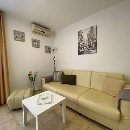 Anita A 25 Pool View Sunny * סאני ביץ'