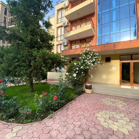 Anita A 25 Pool View Sunny *