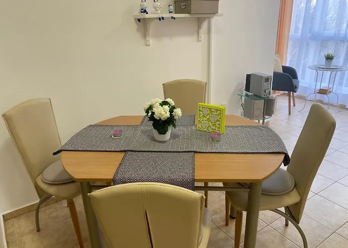 Anita A 25 Pool View Sunny